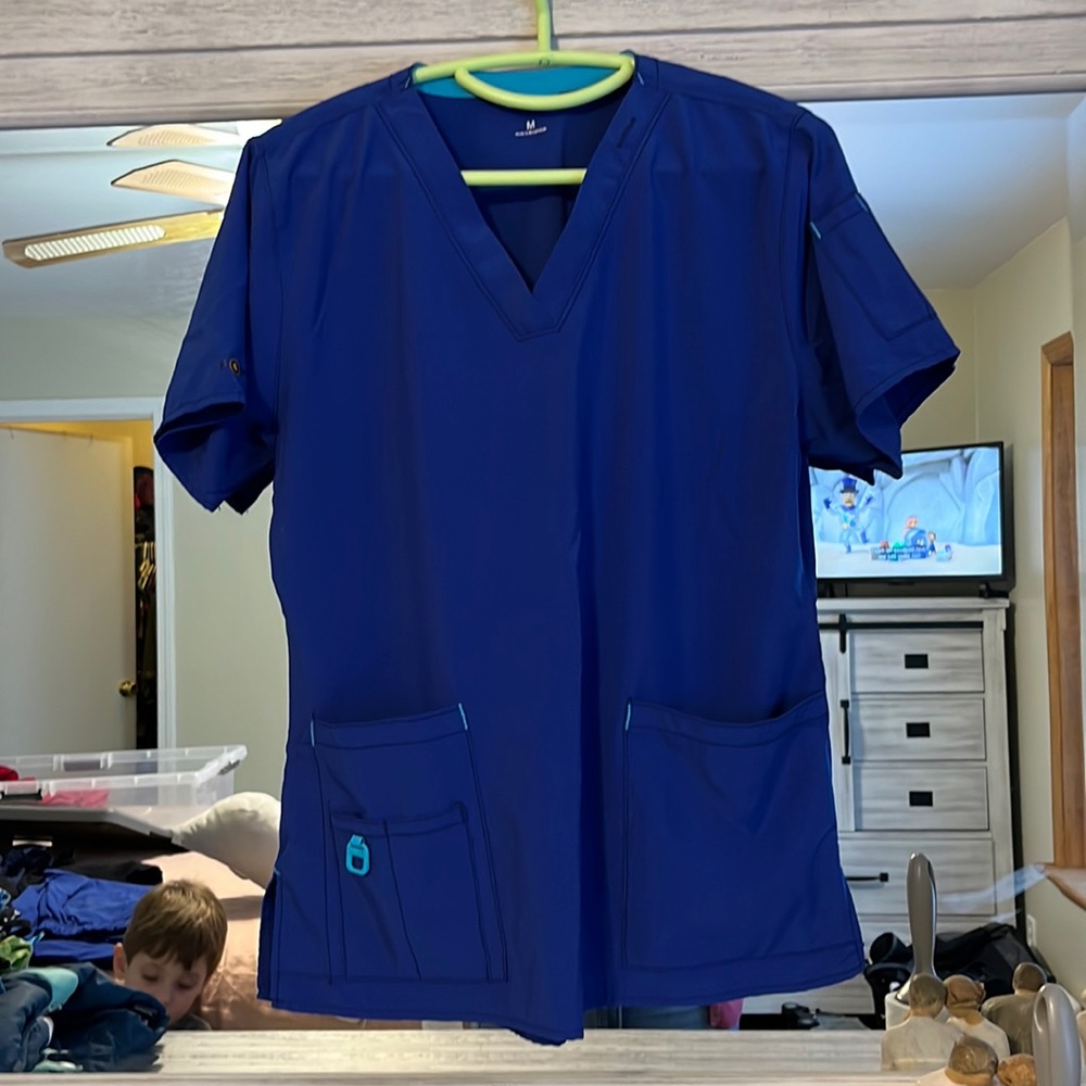 Medium carhartt women’s scrub top, blue